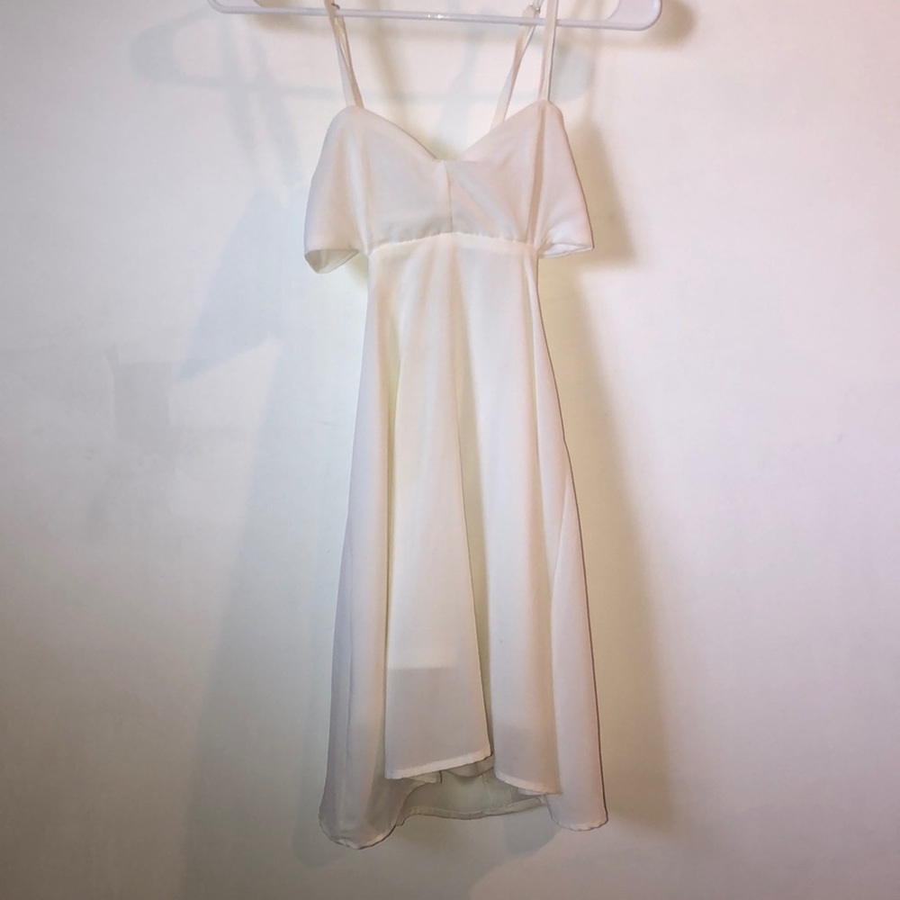 Super cute Haoduoy white flowy dress